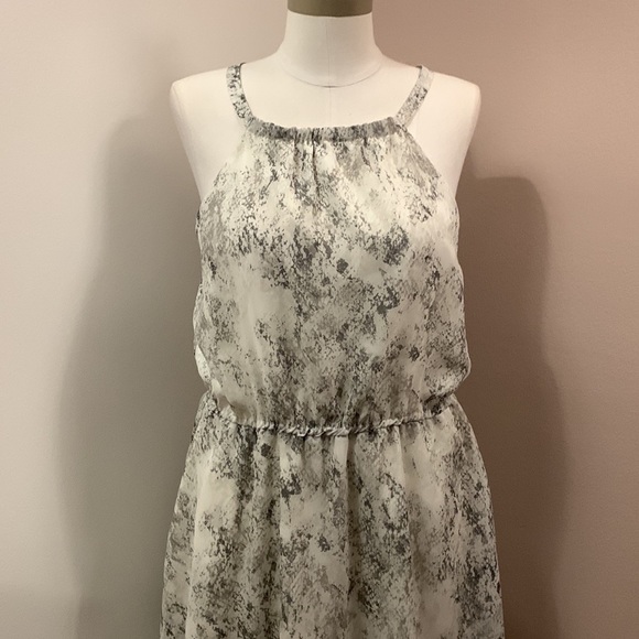𝅺BANANA Republic Patterned Halter Dress size 10. No belt - Picture 2 of 10